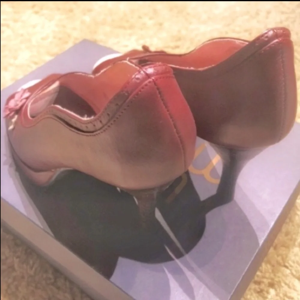 💕NEW. Adorable Fiesta Flower Peep Toe High Heel Pumps, Bettie Boop cute - Picture 5 of 5